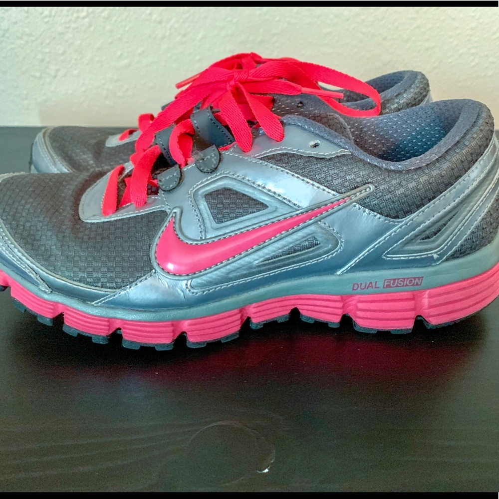 Nike Dual Fusion.